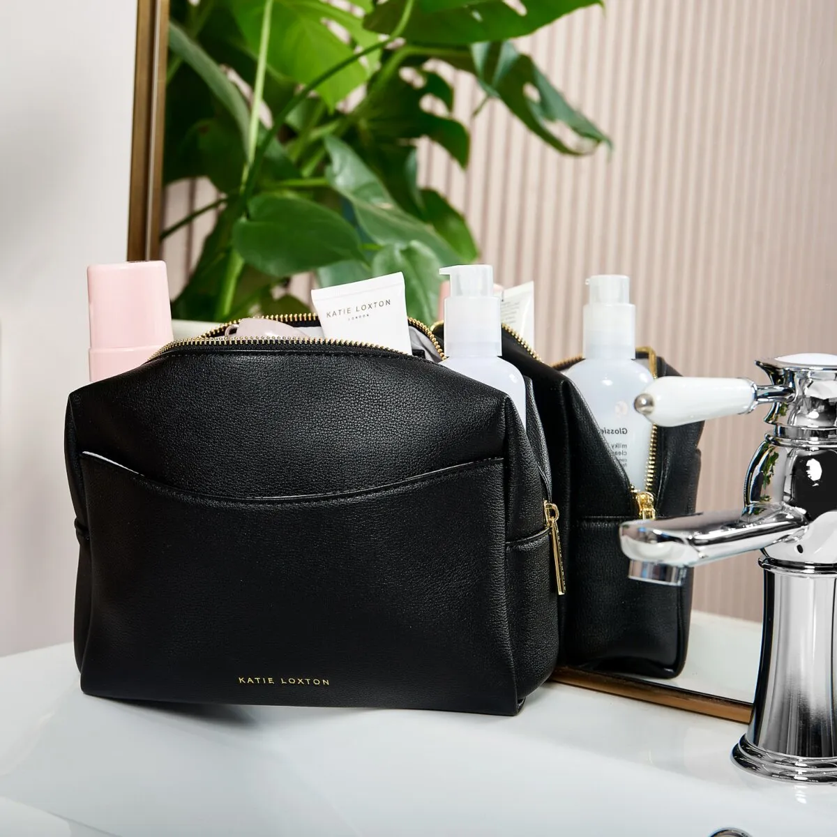 'It's A Lovely Day To Go After Your Dreams' Wash Bag | Black